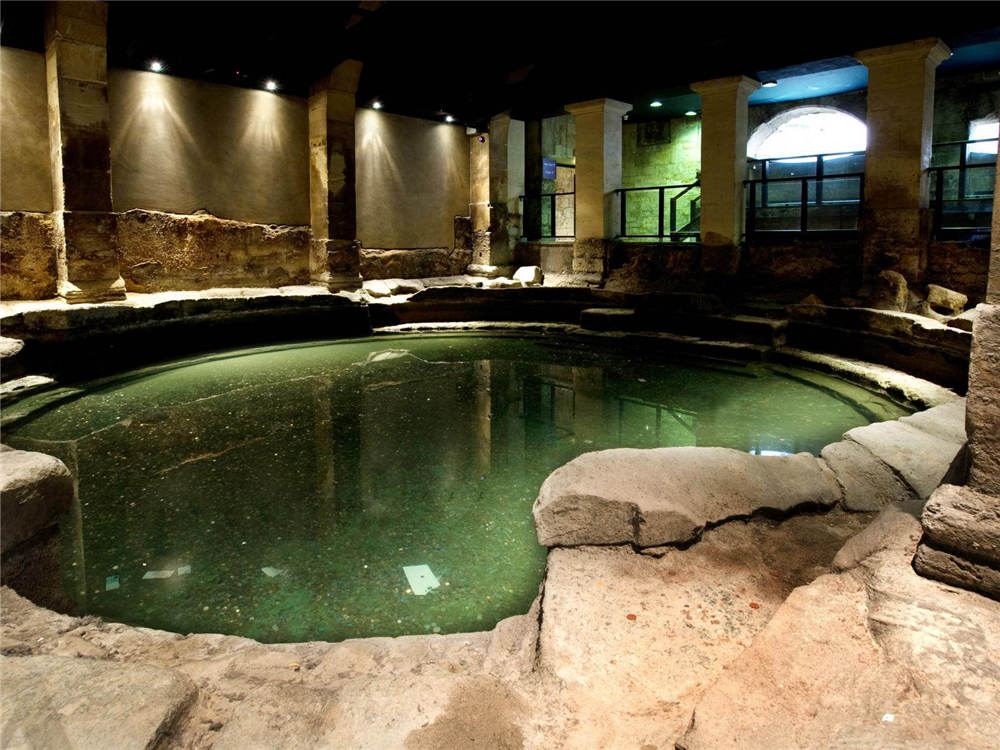 巴斯罗马浴场的圆形浴池